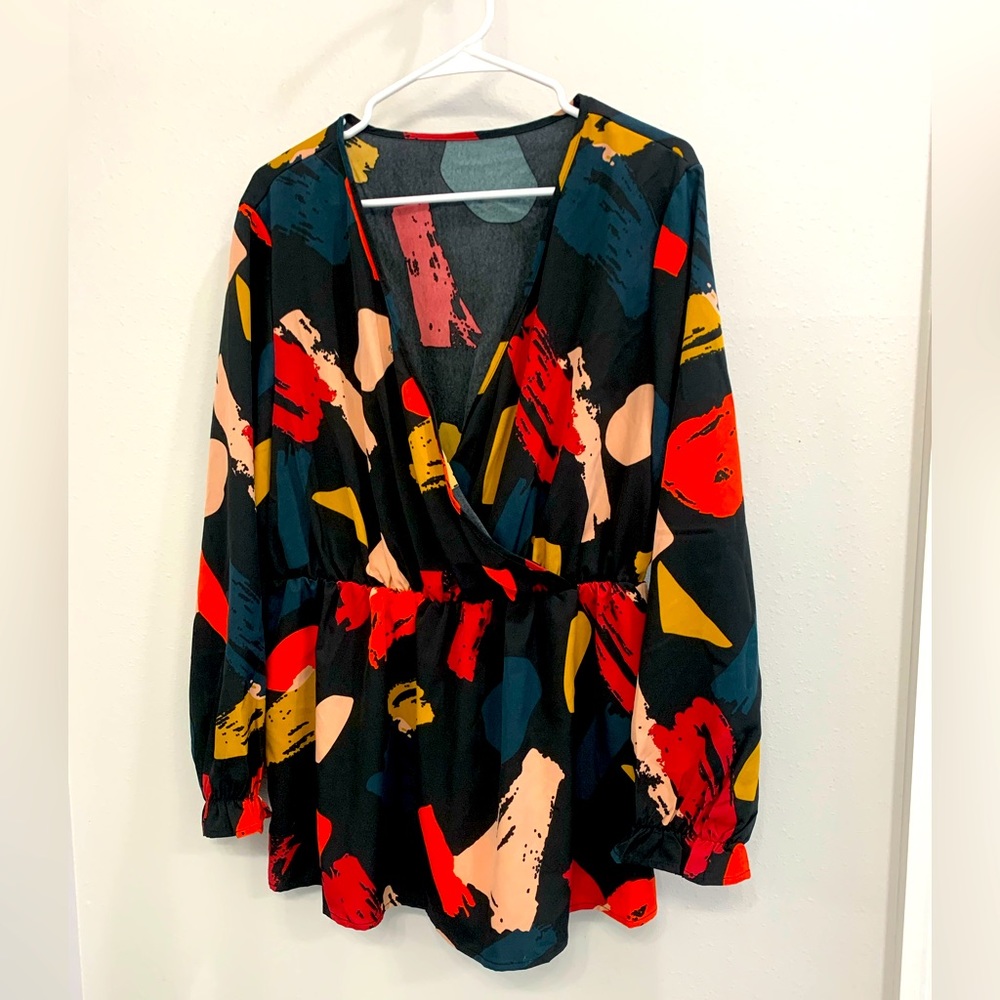 Black/multi color peplum top.